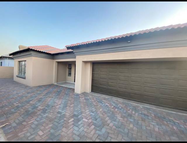 4 BEDROOM HOUSE FOR SALE IN AERORAND